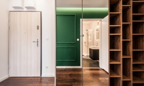 Dobre wrażenie na wejściu – radzimy, jak zaaranżować przedpokój