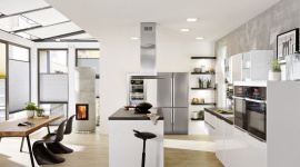 Kuchnia czeka na wiosnę Dom, LIFESTYLE - Piękne kolory i delikatne zapachy nadchodzącej wiosny pobudzają zmysły i inspirują do działania. Wykorzystajmy przypływ witalnej energii, by odświeżyć kuchnię - zarówno nasze menu, jak i wygląd wnętrza.