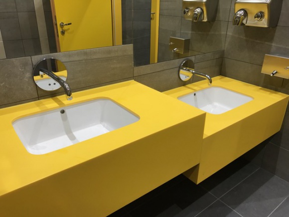 Oras Electra w łazienkach restauracji McDonald’s Dom, LIFESTYLE - Firma Oras nawiązała współpracę z firmą McDonald’s, czego rezultatem jest obecność innowacyjnych baterii umywalkowych Oras Electra w restauracyjnych łazienkach.