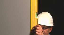 Mierzenie niejedno ma imię: jak wybrać narzędzie pomiarowe Dom, LIFESTYLE - Dzięki poziomnicy ściany są równe, niwelator gwarantuje idealne wypoziomowanie fundamentów, a laser krzyżowy ułatwia precyzyjne wykończenie wnętrz. Każde z urządzeń pomiarowych ma swoje zadanie do wykonania. Jak wybrać odpowiednie?