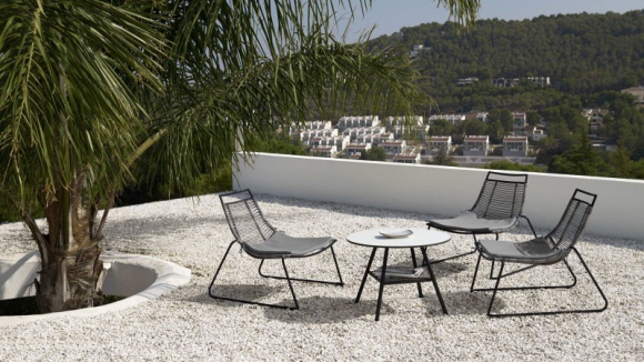 Jak urządzić własny taras lub ogród, by poczuć się niczym na wakacjach? Dom, LIFESTYLE - W naszym klimacie promienie słoneczne są powodem do radości, gdyż przez spory fragment roku odczuwamy ich niedosyt. Cenna jest każda chwila, gdy możemy korzystać z pięknej pogody.