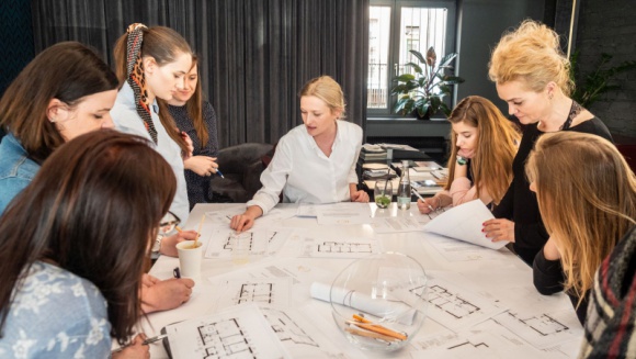 Czas na kuchnię! Relacja z warsztatów w showroomie Decoroom Dom, LIFESTYLE - W sobotę 6. kwietnia wielbiciele funkcjonalnego projektowania spotkali się w showroomie Decoroom po raz szósty. Tym razem rozmowy koncentrowały się wokół tego, jak zachować równowagę pomiędzy estetyką i funkcjonalnością w kuchni.