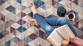 Dywan Ragolle Argentum 63263 9191 z oferty ARTE – eklektyzm w najlepszym wydaniu Dom, LIFESTYLE - Łączenie w jednym wnętrzu różnych stylów, zabawa kolorem i fakturą, a także wprowadzanie akcentów pozornie niepasujących do reszty to pomysł, który może się wydawać ryzykowny.