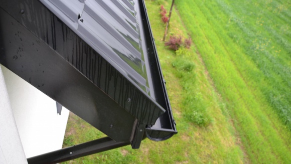 Deszczówka – źródło korzyści Dom, LIFESTYLE - Nie da się zaprzeczyć, że klimat w naszym kraju dynamicznie się zmienia. Coraz cieplejsze zimy i upalne lata niosą za sobą szereg anomalii pogodowych, których konsekwencje bywają fatalne w skutkach.