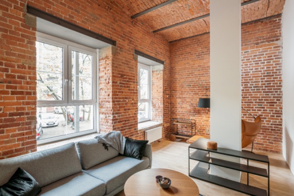 Wielka trójka w nowoczesnym wnętrzu Dom, LIFESTYLE - Myśląc o mieszkaniu z charakterem, wielu wyobraża sobie nastrojowe i urokliwe wnętrze z domieszką surowości przełamanej ciepłem. Jak dzięki trzem znakomicie komponującym się ze sobą elementom spełnić te marzenia?