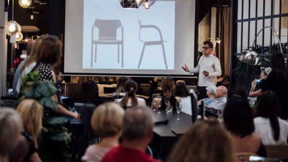 O kontekście designu, czyli Wieczór Architektów z Tomkiem Rygalikiem w 9design Dom, LIFESTYLE - 6 czerwca, w salonie 9design przy ul. Lucerny 25 w Warszawie, odbył się pierwszy z cyklu Wieczór Architektów. Głównym punktem spotkania był wykład uznanego projektanta, kuratora i doktora sztuki Tomka Rygalika, połączony z zapowiedzią jego współpracy z marką Inspirium.