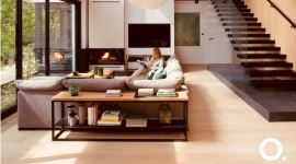 Dom bez granic. Zacieranie podziałów w przestrzeni Dom, LIFESTYLE - Przestrzeń domowa ewoluuje. W drugiej dekadzie bieżącego wieku, gdy cały dom tętni życiem, jego serce nie musi wcale bić w salonie. Dopasowuje się do nowego stylu życia. Kuchnia łączy się z jadalnią i salonem. Duże okna wprowadzają do domu kawałek ogrodu.