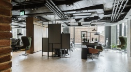 Nowoczesne biuro w miejscu dawnej fabryki spirytusu Dom, LIFESTYLE - Za projekt biura firmy Stalgast w Centrum Praskim Koneser odpowiada warszawska pracownia MADAMA. Architekci zadbali o to, by przestrzeń była spójna z unikatową historią tego miejsca.