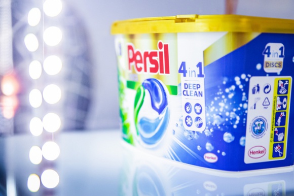 Persil zaprezentował kapsułki przyszłości! Dom, LIFESTYLE - W środę 10 lipca w Studio Bajka, marka Persil zabrała nas w podróż do przyszłości, prezentując nowe, innowacyjne kapsułki do prania Persil Discs z 4 komorami.