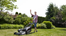 Zakładanie i pielęgnacja trawnika w sierpniu Dom, LIFESTYLE - Firma Krysiak przedstawia 5 zasad, o których warto pamiętać, jeśli decydujemy się na zakładanie i pielęgnację trawnika w okresie późnego lata.