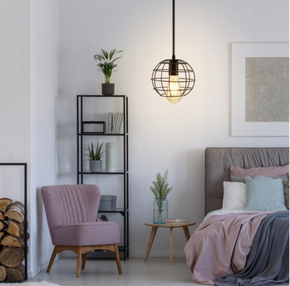 Rzuć światło na loft Dom, LIFESTYLE - Żaden styl nie przywiązuje takiej uwagi do oświetlenia jak loft. Minimalizm formy i zaskakujące projekty lamp, żyrandoli i kinkietów sprawiły, że industrial stał się najsilniejszym trendem aranżacyjnym ostatnich lat.