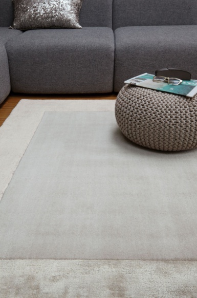 Elegancja i minimalizm w nowoczesnej odsłonie – dywan Ascot Silver Dom, LIFESTYLE - Szary kolor kojarzy się zwykle z równowagą, spokojem i wycieszeniem. Z myślą o tych, którzy chcą uzyskać taki efekt w swoim mieszkaniu firma ARTE wprowadziła do oferty ręcznie tkany dywan Ascot Silver.
