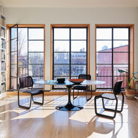 Knoll - nowa marka w Mood Design Dom, LIFESTYLE - Knoll to kwintesencja nowoczesnego designu. Według marki meble mają uzupełniać architekturę, a nie z nią konkurować. Teraz Knoll dostępny jest już w portfolio Mood Design.