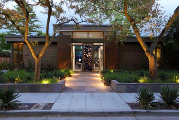 Dom marzeń w Kalifornii Dom, LIFESTYLE - Ten wyjątkowy dom w stylu preriowym położony jest w dolinie Sonoma w Kalifornii, znanej z przemysłu winiarskiego. Istotnym elementem projektu są systemy do drzwi i okien Reynaers Aluminium.