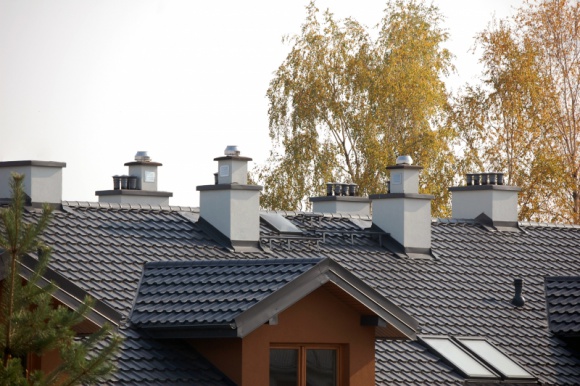 Cieplejszy dom – czyli jak przygotować się na sezon jesienno-zimowy ? Dom, LIFESTYLE - Pierwsze podmuchy chłodniejszego powierza i żółtoczerwone liście na drzewach przypominają, że zbliża się sezon grzewczy. Jest to ostatni moment na przeprowadzenie kompleksowej inspekcji całej instalacji grzewczej, by służyła nam przez cały okres.