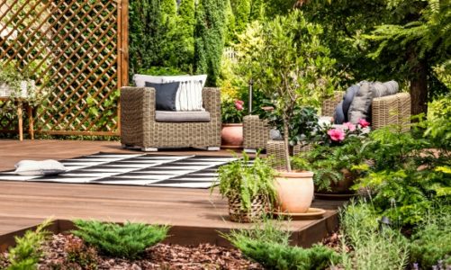 Jak dbać o drewno w ogrodzie po sezonie?