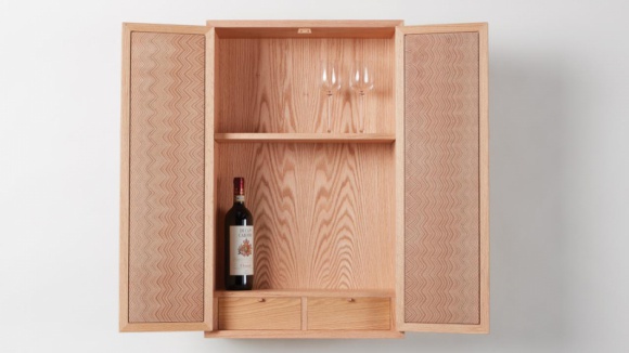 Wystarczą dwie deski czerwonego dębu, aby powstały przepiękne, kreatywne meble