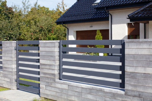 Planuj jesienią – buduj wiosną Dom, LIFESTYLE - Długie wieczory i jesienna słota to idealny czas na przemyślenia, jakie zmiany można wprowadzić w otoczeniu domu na wiosnę. Podpowiadamy, jak zaaranżować je w stylu nowoczesnym.