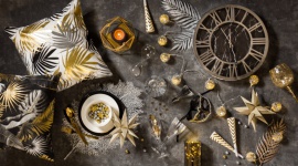 Sylwestrowe dekoracje w Twoim wnętrzu. Zaskocz gości efektowną aranżacją! Dom, LIFESTYLE - Po rodzinnych, świątecznych chwilach spędzonych z bliskimi, czas zaplanować noworoczną zabawę. Jeśli planujesz organizację Sylwestra we własnym mieszkaniu, mamy dla Ciebie kilka rozwiązań aranżacyjnych, które sprawdzą się zarówno tej nocy, jak i przez cały karnawał.