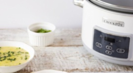 Slow cooking – z czym to się je Dom, LIFESTYLE - S– slow cooking, czyli wolne gotowanie jest techniką, która posiada szereg zalet. Pozwala wydobyć głębię smaków i aromatów, przy zachowaniu większej ilości składników odżywczych niż w przypadku tradycyjnych metod.