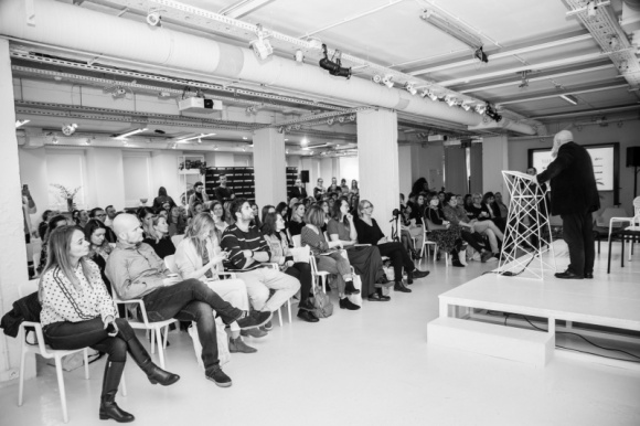 Komunikacja czy porozumienie? O tym dyskutowano podczas 17. edycji OKK! Design Dom, LIFESTYLE - Za nami 17. edycja OKK! design, cyklu spotkań zrzeszających architektów, projektantów, pasjonatów dobrego wzornictwa, dziennikarzy oraz najlepsze marki wnętrzarskie.