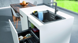 Cztery złote zasady ręcznego zmywania Dom, LIFESTYLE - Wiele osób uważa zmywanie naczyń za męczące zadanie. Na szczęście zmywarki są obecnie standardowym wyposażeniem w prawie każdej nowoczesnej kuchni. Dzięki niskiemu zużyciu wody i energii urządzenia te są ekonomiczne i przyjazne dla środowiska.