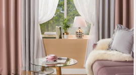 Okna gotowe na wiosnę – wybierz modne firany i dekoracje
