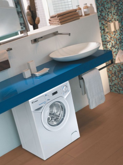 Candy AQUA 1142D1/2-S – niewielka pralka z krótkimi programami prania Dom, LIFESTYLE - Pralka Candy AQUA 1142D1/2-S to najmniejsza na rynku pralka ładowana od frontu, która pozwala wyprać do 4 kg prania.