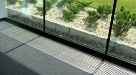 Grzejnik kanałowy – co trzeba o nim wiedzieć? Dom, LIFESTYLE - Kiedy mamy urządzić niewielkie mieszkanie, lokal czy biuro zastanawiamy się, jak zaprojektować przestrzeń, by była przyjazna i jednocześnie funkcjonalna.