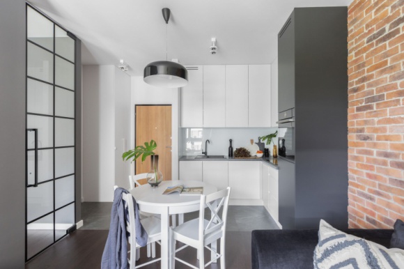 Bez podziałów – absolutnie wyjątkowa kawalerka na wynajem Dom, LIFESTYLE - 35-metrowa kawalerka zdecydowanie wyróżnia się na tle innych mieszkań na warszawskim Mokotowie, przygotowanych z myślą o wynajmie długoterminowym.