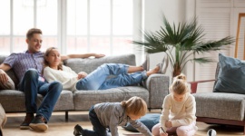 Nietypowi pomocnicy typowej rodziny. Jakie rozwiązania smart home warto wdrożyć?