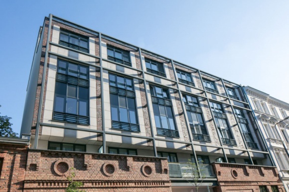 Projektowanie architektury i wnętrz z poszanowaniem przeszłości Dom, LIFESTYLE - W całej Polsce znajduje się mnóstwo wiekowych budynków, które są przeznaczane zarówno na miejsca użyteczności publicznej, jak i mieszkania prywatne. Przy ich rewitalizacji, remontach i aranżacji warto pamiętać o historii, która za nimi stoi.