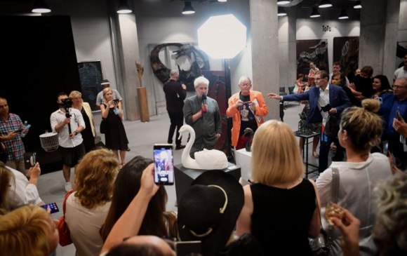 Premiera rzeźb Rafała Olbińskiego podczas finisażu wystawy „Laboratorium Rzeźby” Dom, LIFESTYLE - Twórcze dyskusje o polskim rynku rzeźby, wymiana artystycznych doświadczeń i rozmowy z pogranicza architektury oraz sztuki towarzyszyły gościom podczas uroczystego finisażu wystawy „Laboratorium Rzeźby”, organizowanej przez warszawską Galerię ToTuart.