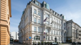 Rewitalizacja zabytkowej kamienicy Dom, LIFESTYLE - W centrum Warszawy, w kamienicy przy ul. Smolnej 40 znajduje się butikowy Hotel Indigo, do którego przyjeżdżają goście z całego świata.