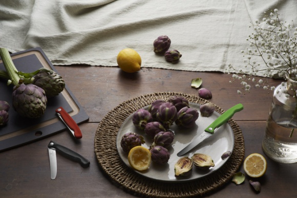 KULTOWY NÓŻ VICTORINOX W NOWEJ ODSŁONIE Dom, LIFESTYLE - „Pikutek” i „pomidorek”, jak potocznie nazywany jest ten popularny, niewielki nóż do warzyw i owoców Victorinox, choć niepozorny z wyglądu, doskonale sprawdza się w każdej kuchni. Teraz dostępny jest w nowej wersji jako składany, podręczny nóż Swiss Classic.