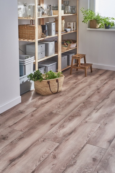 Panele – solidna podstawa dla nowego wnętrza Dom, LIFESTYLE - Jeśli marzysz o zupełnie odnowionym wnętrzu, ale nie chcesz robić dużego remontu pomyśl o wymianie podłogi i drzwi – to nada mieszkaniu zupełnie nowy wygląd.