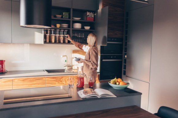 Kuchnia sióstr ADIHD Dom, LIFESTYLE - Ilona i Milena Krawczyńskie, czyli Siostry ADHD to prezenterki 4FUN.TV, a także znane blogerki i instagramerki. Piszą o tym, co jest im bliskie – o zdrowym stylu życia, modzie, rodzicielstwie i podróżach.