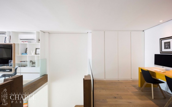 Home office – jak urządzić biuro w domu Dom, LIFESTYLE - Już od niemal roku cały świat zmaga się z pandemią koronawirusa i jej skutkami zdrowotnymi, gospodarczymi i ekonomicznymi. Dla wielu osób codziennością stał się home office. Jak urządzić domowe biuro, by było nie tylko funkcjonalne ale i piękne?