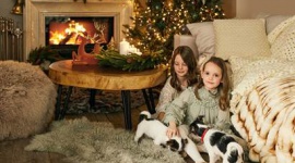 Świąteczne chwile pełne cudów z Miloo Home Dom, LIFESTYLE - W tych grudniowych dniach nic nie jest zwyczajne. Bo kiedy na niebie pojawi się pierwsza gwiazdka, jelonki z komody zaczną strzyc uszami, zdobiące stół ceramiczne szyszki pachnieć jak las, a baletnice pośród choinkowych gałązek, z wdziękiem robić pas assemblé.