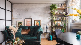 Nietuzinkowa kawalerka w stylu eklektycznym Dom, LIFESTYLE - Nie jest tajemnicą, że najlepiej czujemy się we wnętrzach, które odzwierciedlają nasz charakter, pasje i zamiłowania estetyczne. Trudno więc wyobrazić sobie ciekawsze aranżacje niż te stworzone dla artystycznych dusz.