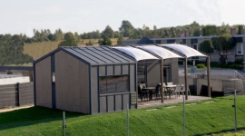 Wolność i jakość w zgodzie z naturą– modułowe domy gotowe w jeden dzień! Dom, LIFESTYLE - Do naszych najlepszych wspomnień z dzieciństwa często należą wakacje spędzane z dala od miasta. Nic dziwnego – to czas całkowitej beztroski i swobody, ale także częstego kontaktu z naturą. Wyjazdy z rodziną, kolonie i obozy z przyjaciółmi, spanie pod namiotem...