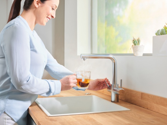 Wrzątek do kawy prosto z kranu. Poznaj baterię kuchenną 3in1 InSinkErator! Dom, LIFESTYLE - Na rynku wciąż pojawiają się sprytne rozwiązania ułatwiające pracę w domu, a dobrze wyposażona kuchnia staje się priorytetem nie tylko dla posiadaczy dużych rodzin, ale przede wszystkim tych, którzy lubią gotować.