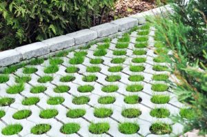 Polbruk_Greengo(2) Nawierzchnia zbudowana z eko ażurowych płyt wspomaga ekosystem