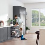 Zawsze błyszczące naczynia. Jak dbać o zmywarkę, aby osiągnąć taki efekt?