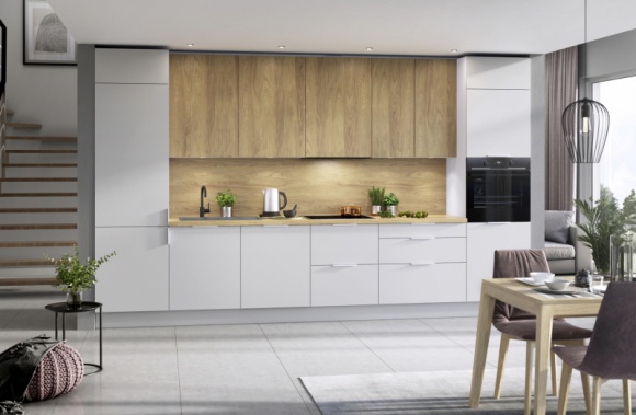 Dom, LIFESTYLE - Jeżeli chcesz urządzić kuchnię zgodnie z najnowszymi trendami, zrezygnuj z masywnych uchwytów, zastępując je bardziej subtelnymi – montowanymi na krawędzi frontów. Ten detal potrafi odmienić wizerunek zabudowy meblowej, która zyska bardziej nowoczesny i luksusowy charakter.