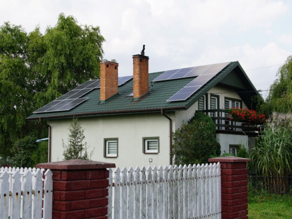  Dom, LIFESTYLE - Płać mniej za prąd, a także za ogrzewanie. Nie przejmuj się więcej komunikatami o podwyżkach cen energii Zapewnij sobie codzienny komfort, jednocześnie dbając o ekologię – czyli o dobre warunki do życia dla swoich dzieci i wnuków. Jak? To proste.