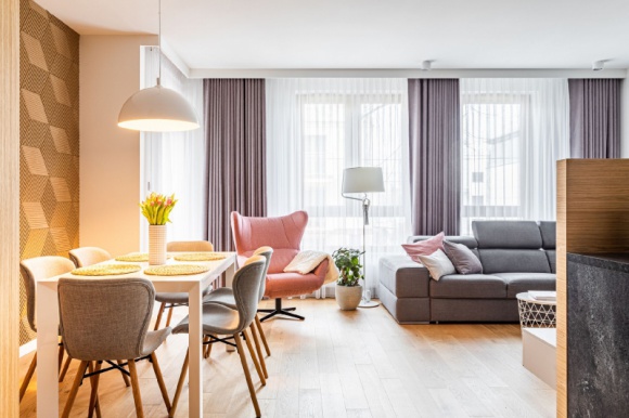  Dom, LIFESTYLE - 72-metrowe mieszkanie zaprojektowane przez Beatę Napierałę z pracowni Modify – Architektura Wnętrz zlokalizowane jest w zaciszu warszawskich Włoch. Jego powierzchnia całkowita to 72 m2, a projektem objęte zostało 60m2.