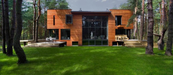  Dom, LIFESTYLE - Niezależnie od tego czy mieszkamy w dużym kompleksie wielorodzinnym, małym domu czy po prostu mieszkaniu z tarasem – wiosną wszyscy mamy wspólny cel – wyjść z czterech ścian i cieszyć się bliskością natury, słońcem i zielenią.