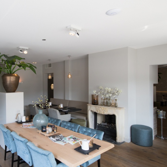  Dom, LIFESTYLE - 25 kwietnia przypada Międzynarodowy Dzień Świadomości Zagrożenia Hałasem. Warto poznać pomysły jak szybko poprawić wnętrze, by jego akustyka była przyjazna dla ucha i zdrowia.