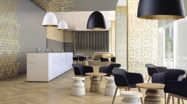  Dom, - Jeden z trendów 2021 w aranżacji wnętrz stanowią duże oprawy oświetleniowe. Gabaryty XL sprawiają, że lampa przykuwa uwagę, stanowiąc wyraźny i zdecydowany akcent dekoracyjny.